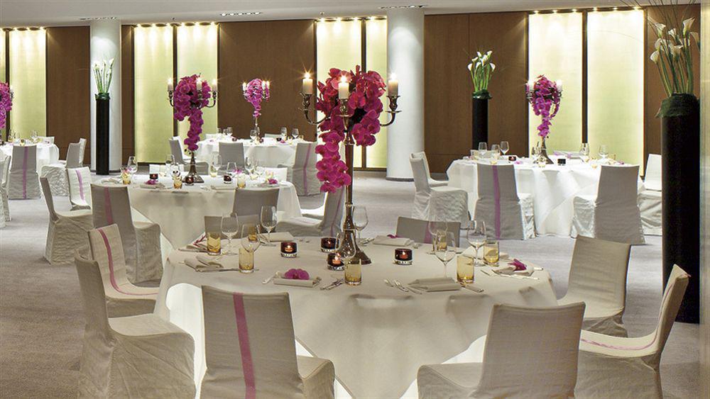 เดอะ ริตซ์-คาร์ลตัน โวล์ฟบูร์ก Hotel วอล์ฟสบวร์ก ภายนอก รูปภาพ
